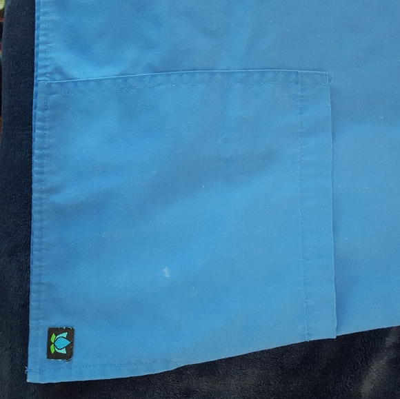 🔴EVERYTHING MUST GO🔴 Blue scrub top - Picture 4 of 4